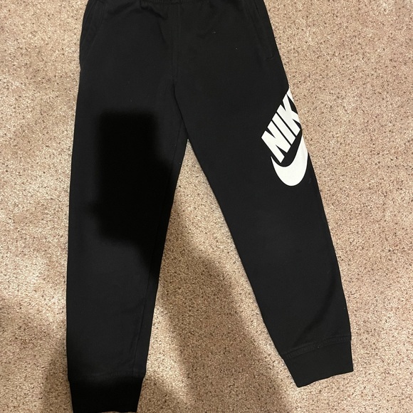 Nike Boys Sweatshirts and Sweatpants - Picture 4 of 4